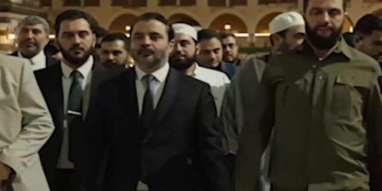 असद के तख्तापलट का एक साल: अल-शरा ने दुनिया को दिखाया सऊदी का रहस्यमय ‘गुप्त तोहफा