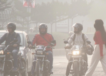 दिल्ली में वायु प्रदूषण बढ़ा, AQI 300 से ऊपर, जानिए कैसे बढ़ रहा है दिल्ली का प्रदूषण स्तर