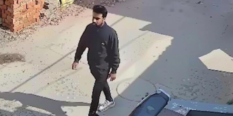 ऑनलाइन विज्ञापन देखकर गई कार ट्रायल पर, फिर अचानक गायब, CCTV में कैद हुई हैरान कर देने वाली तस्वीर