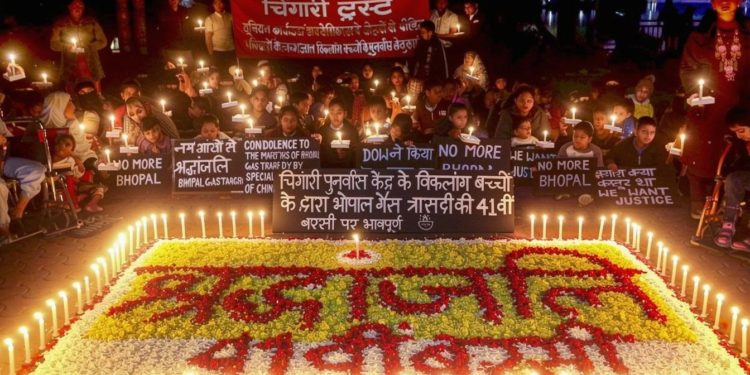 भोपाल गैस त्रासदी की 41वीं बरसी पर पीड़ितों का आक्रोश, आयोग बनाने की मांग और BJP पर निष्क्रियता का आरोप