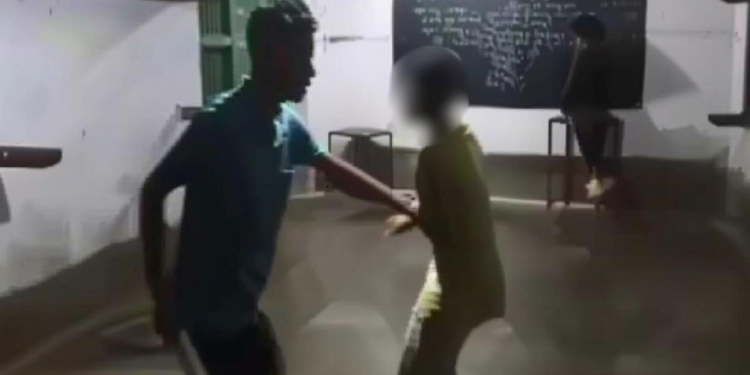 हॉस्टल में 8वीं के छात्र पर सीनियर लड़कों का बेरहमी से हमला, पाइप और बल्ले से पीटा
