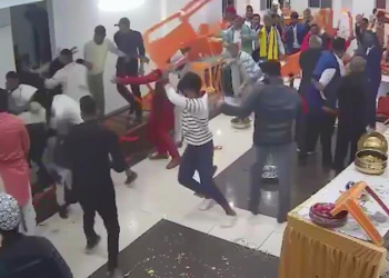 शादी में रसगुल्ले को लेकर हुआ विवाद, दूल्हा-दुल्हन पक्ष में भिड़ंत और कुर्सियों की जंग का वीडियो