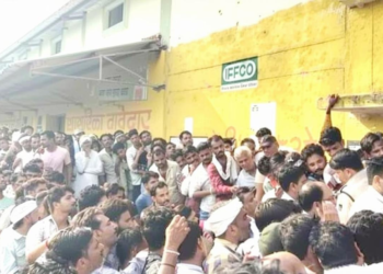 मध्य प्रदेश में खाद संकट: दो बोरी यूरिया के लिए 3 दिन लाइन में लगने से किसान की हार्ट अटैक से मौत