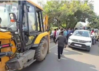 सीवान में अवैध निर्माण और दुकानों पर बुलडोजर कार्रवाई, देखें पूरी रिपोर्ट