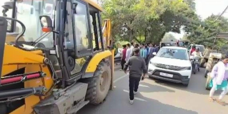 सीवान में अवैध निर्माण और दुकानों पर बुलडोजर कार्रवाई, देखें पूरी रिपोर्ट