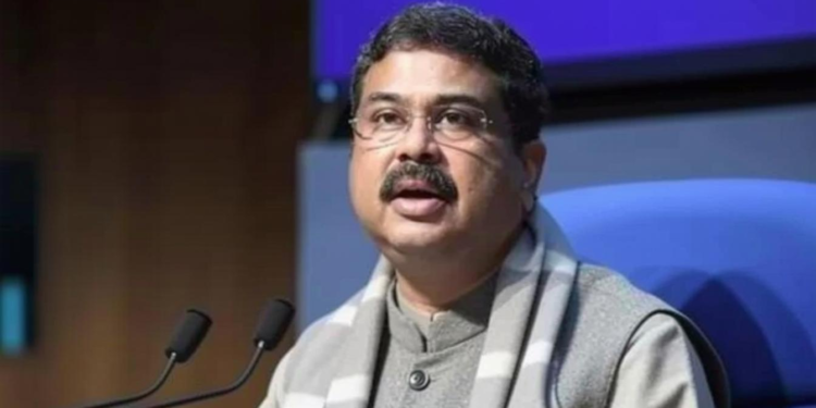 धर्मेंद्र प्रधान ने उठाए पोषण नीतियों पर सवाल, 50 लाख बच्चे अभी तक 5वीं तक सेब भी नहीं देख पाए!