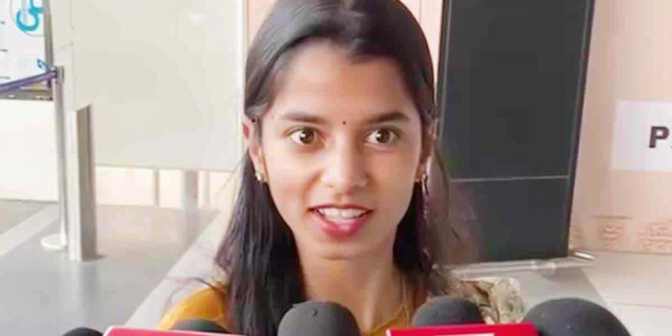 मैथिली ठाकुर का तेजस्वी यादव को लेकर विवादित बयान: प्रतियोगिता नहीं मिलने का कारण क्या है?