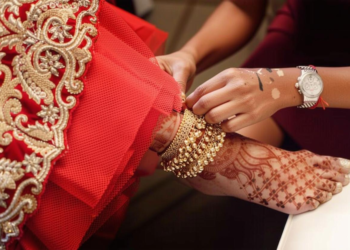 सोने की ज्वेलरी: जानिए क्या पैरों में सोना पहनना है अशुभ, ज्योतिषाचार्य की सलाह और सावधानियां