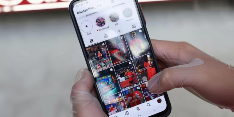 पुल से गिरकर युवक की रीढ़ टूटी, रील बनाते समय दर्दनाक मौत का वीडियो वायरल