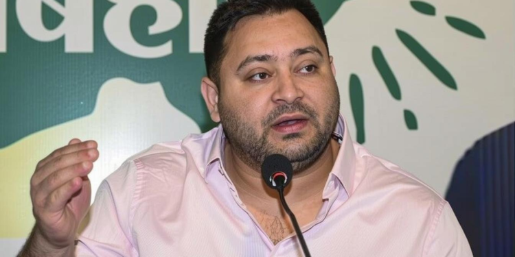 बिहार में हार के बाद तेजस्वी यादव पत्नी के साथ यूरोप में छुट्टियों का आनंद ले रहे हैं