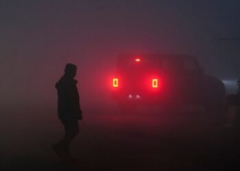 दिल्ली-NCR में प्रदूषण के बीच कोहरे का कहर… 148 फ्लाइट्स रद्द, ट्रेनें भी हो रहीं लेट