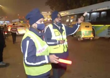 नए साल की रात दिल्ली और फरीदाबाद में सख्त रही ट्रैफिक पुलिस, 2024 के मुकाबले 2025 में कई गुना ज्यादा चालान