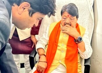 इंदौर में ‘जहरीले’ पानी से हाहाकार… उधर मंत्री कैलाश विजयवर्गीय ने ‘अपशब्द’ से मामले को और उलझाया, कांग्रेस ने मांगा इस्तीफा