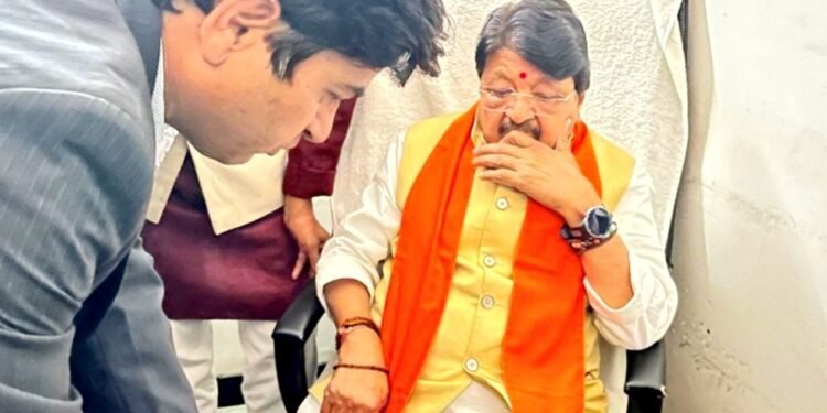 इंदौर में ‘जहरीले’ पानी से हाहाकार… उधर मंत्री कैलाश विजयवर्गीय ने ‘अपशब्द’ से मामले को और उलझाया, कांग्रेस ने मांगा इस्तीफा