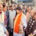 इंदौर में मंत्री कैलाश विजयवर्गीय ने किया गलियों का दौरा; 13 मौतों के दावे को नकारा, बोले- मेरे पास 9 की जानकारी
