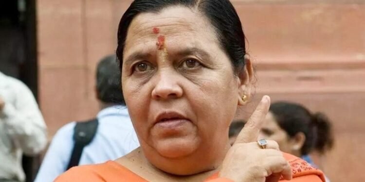 अपनों पर ही बरसीं उमा भारती, बोलीं- जनता गंदा पानी पीती रही, आप पद पर बैठकर बिसलेरी क्यों पीते रहे?