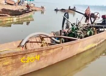 सीहोर में रेत माफिया पर एक्शन… नर्मदा नदी से 2 नाव जब्त, ‘आजतक’ ने खोली थी पोल