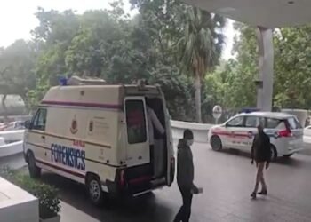 दिल्ली के ली-मेरिडियन होटल में खुदकुशी… बिल्डिंग की 12वीं मंजिल से कूदकर शख्स ने दी जान