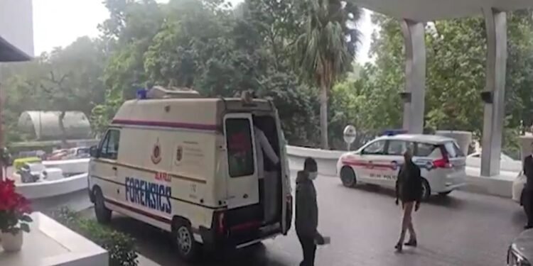 दिल्ली के ली-मेरिडियन होटल में खुदकुशी… बिल्डिंग की 12वीं मंजिल से कूदकर शख्स ने दी जान