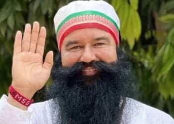 रेप-मर्डर केस में सजा काट रहा राम रहीम जेल से फिर बाहर, मिली 40 दिन की पैरोल