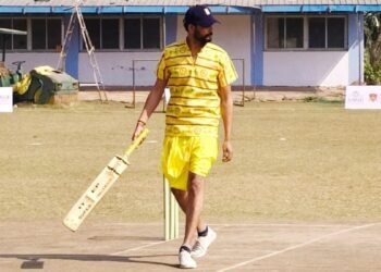 अनोखा क्रिकेट टूर्नामेंट… धोती-कुर्ते में पिच पर उतरे गेन्दक:, मारे चतुष्कम् और षठकम्, संस्कृत कमेंट्री ने जीता दिल