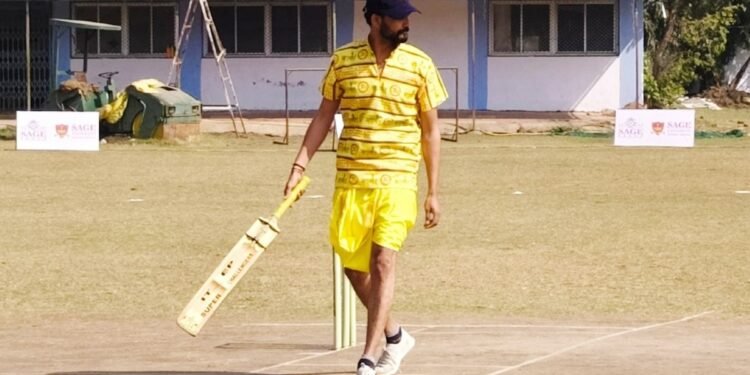 अनोखा क्रिकेट टूर्नामेंट… धोती-कुर्ते में पिच पर उतरे गेन्दक:, मारे चतुष्कम् और षठकम्, संस्कृत कमेंट्री ने जीता दिल