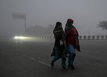 ठंड के बीच दिल्ली में 5 डिग्री तक पारा, शीतलहर-बारिश को लेकर मौसम पर आया ये अपडेट