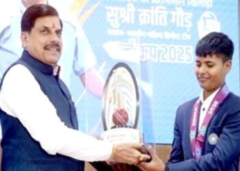 क्रिकेटर क्रांति गौड़ के पिता की 13 साल बाद बहाल हुई नौकरी, CM ने निभाया वादा