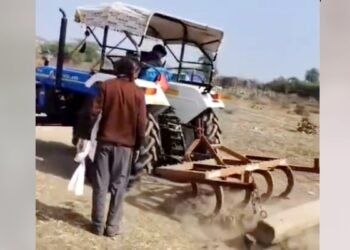 क्रिकेट पिच को बना दिया ‘खेत’…. ट्रैक्टर से जोत डाला ग्राउंड, सरपंच पुत्र की गजब दादागिरी