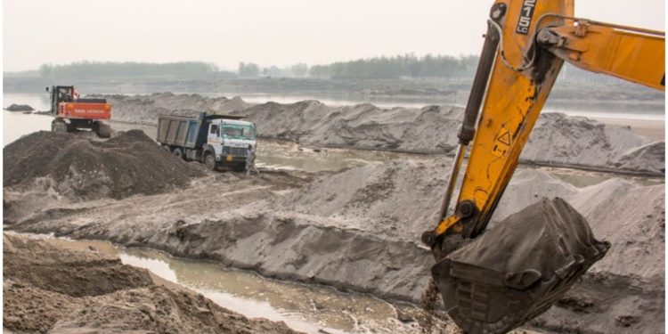 बिहार में अवैध खनन पर कसा शिकंजा, 4582 स्थानों पर छापेमारी, 574 वाहन जब्त