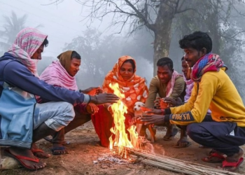 दिल्ली में साल का पहला कोल्ड डे दर्ज, घना कोहरा और बहुत खराब हवा ने बढ़ाई परेशानी