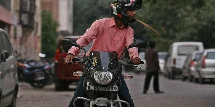 पटना में सार्वजनिक जगहों पर थूकने वाले घोषित होंगे ‘नगरशत्रु’, 500 रुपये की लगेगी पेनल्टी