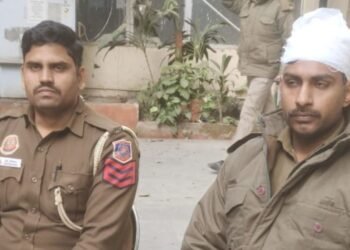 ‘2000 लोगों की भीड़, हुई पत्थरबाजी…’, तुर्कमान गेट पर बुलडोजर एक्शन में कॉन्सटेबल की शिकायत पर FIR दर्ज