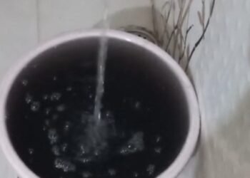 मयूर विहार फेस 2 में गंदे और बदबूदार पानी से दहशत, लोग बोले इंदौर जैसा हादसा न हो