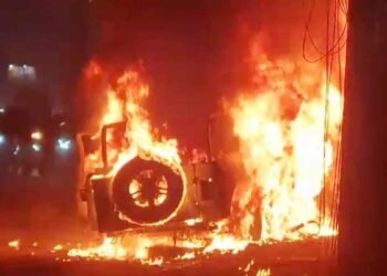 Bihar: पटना में थार का कहर, आधा दर्जन लोगों को कुचला, भीड़ ने गाड़ी में लगाई आग