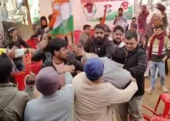 बिहार: प्रदेश अध्यक्ष राजेश राम के सामने दफ्तर में भिड़े कांग्रेस कार्यकर्ता, एक दूसरे को लात-घूंसों से पीटा- VIDEO
