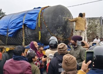 दुनिया के सबसे बड़े शिवलिंग के दर्शन के लिए विराट रामायण मंदिर में उमड़ पड़े भक्त