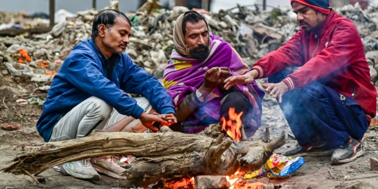 ठंड बहुत प्रचंड है! शीतलहर की चपेट में दिल्ली-NCR से लेकर बिहार तक
