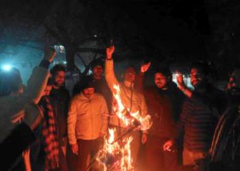 JNU में देशविरोधी नारेबाजी के खिलाफ ABVP का प्रदर्शन, एंटी नेशनल एलिमेंट्स का किया पुतला दहन