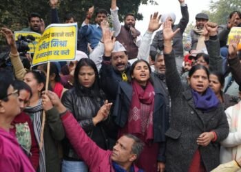 दिल्ली: कपिल मिश्रा के खिलाफ ‘AAP’ का हल्ला बोल, गुरु साहिब के अपमान का लगाया आरोप