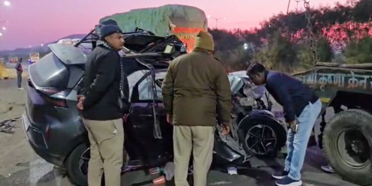 इंदौर में दर्दनाक हादसा… कमलनाथ सरकार में गृहमंत्री रहे बाला बच्चन की बेटी की सड़क हादसे में मौत, ट्रक में घुसी नेक्सॉन कार
