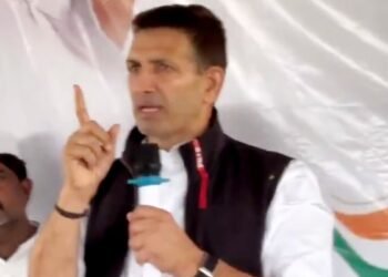 RSS कार्यालय पहुंचे इंदौर कलेक्टर, जीतू पटवारी बोले- अधिकारी नहीं, BJP कार्यकर्ता की तरह काम कर रहे हैं शिवम वर्मा