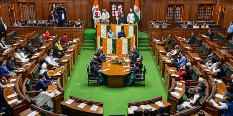 दिल्ली विधानसभा में जबरदस्त हंगामा, मार्शल आउट किए गए AAP विधायक संजीव झा