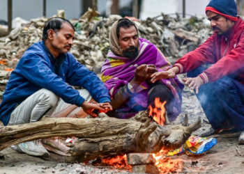 North India Weather Update: दिल्ली से हिमाचल तक शीतलहर का असर, स्मॉग और ठंडी हवाओं ने बढ़ाई मुश्किलें
