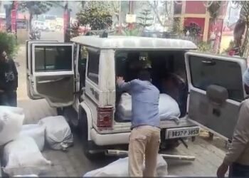 बिहार में नशे के खिलाफ बड़ी कार्रवाई, बोलेरो से 451 किलो गांजा बरामद, दो गिरफ्तार