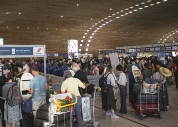 पटना एयरपोर्ट सिक्योरिटी होल्ड में गिरी महिला, मौके पर हो गई मौत