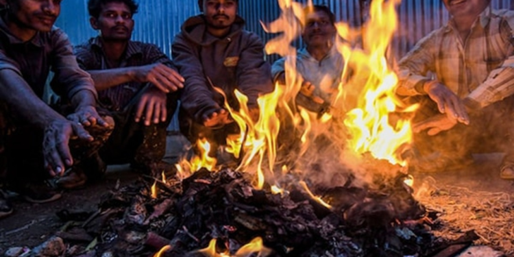 शीतलहर से ठिठुरा उत्तर भारत… दिल्ली में मौसम की सबसे सर्द रात, इन राज्यों में बारिश का अलर्ट
