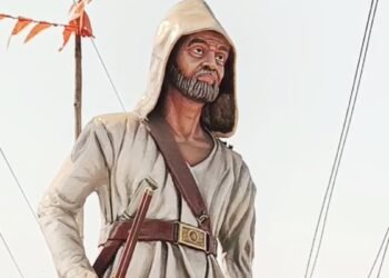 ₹10 लाख का टेंडर, तिराहे पर लगा दी 50 हजार रुपये वाली फाइबर मूर्ति, विधायक-कलेक्टर लोकार्पण भी कर गए