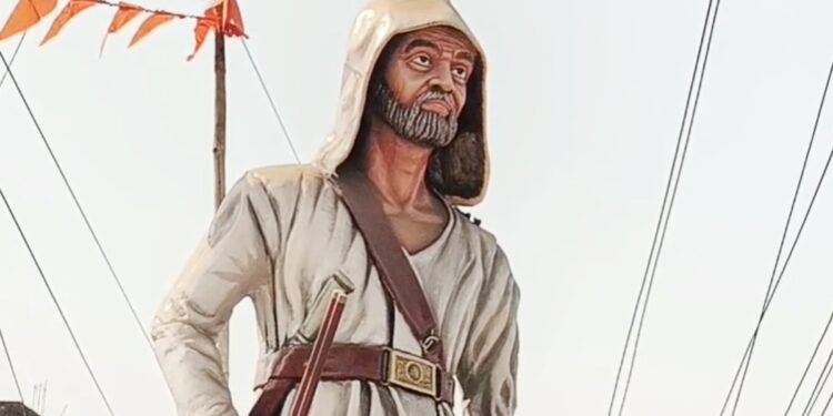 ₹10 लाख का टेंडर, तिराहे पर लगा दी 50 हजार रुपये वाली फाइबर मूर्ति, विधायक-कलेक्टर लोकार्पण भी कर गए