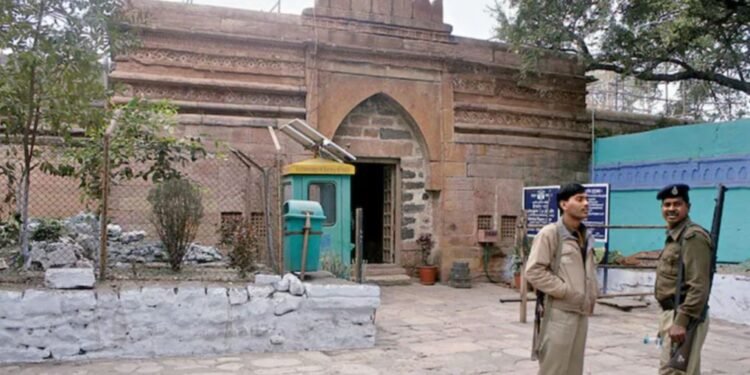 भोजशाला विवाद: 23 जनवरी को बसंत पंचमी और जुमा एक साथ; 8000 सुरक्षाकर्मी रहेंगे तैनात, हाई अलर्ट पर धार